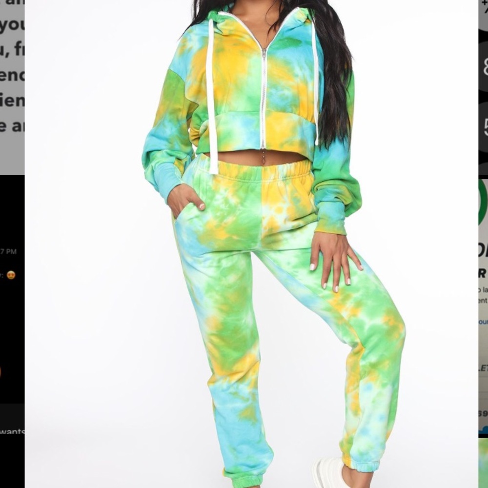 Fashion Nova Yoga & Chill Set - Picture 10 of 10